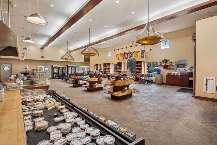 More Photos Of 981 Sibley Memorial Hwy, Lilydale Restaurant For Sale