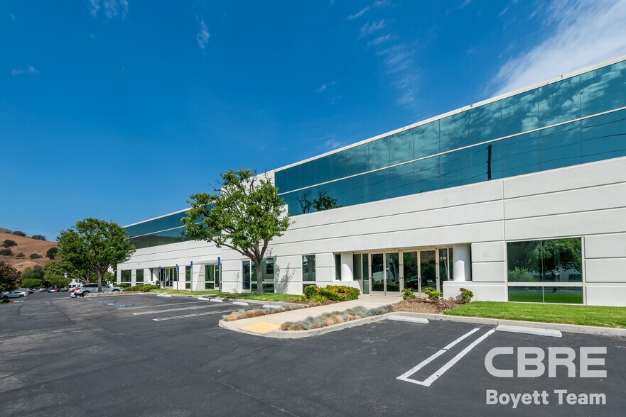 More Photos Of 26025 Mureau Rd, Calabasas Office For Sale