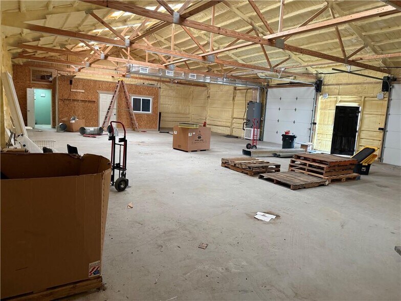 More Photos Of 200 E Walnut St, Grain Valley Warehouse For Sale