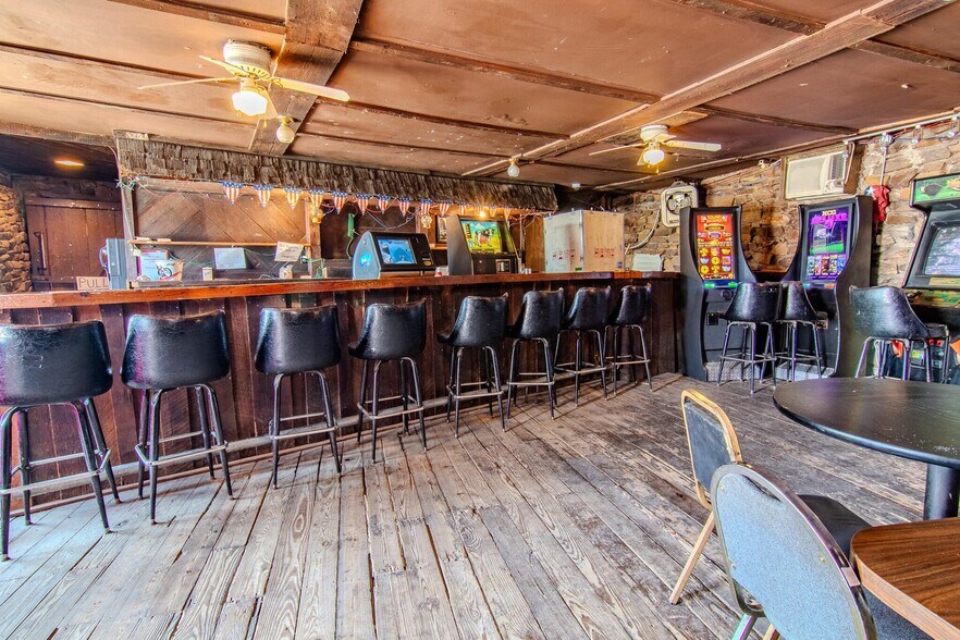 More Photos Of 18400 E B Hwy, Sheldon Flex For Sale