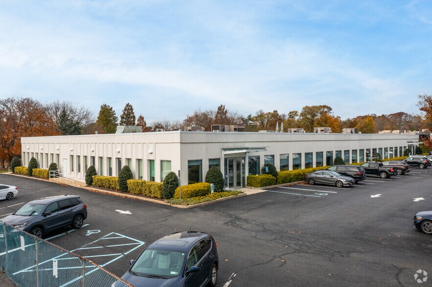More Photos Of 80 Crossways Park Dr, Woodbury Office For Lease