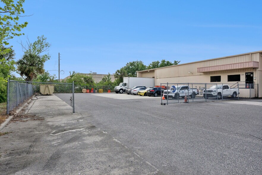 More Photos Of 10235 General Dr, Orlando Warehouse For Sale