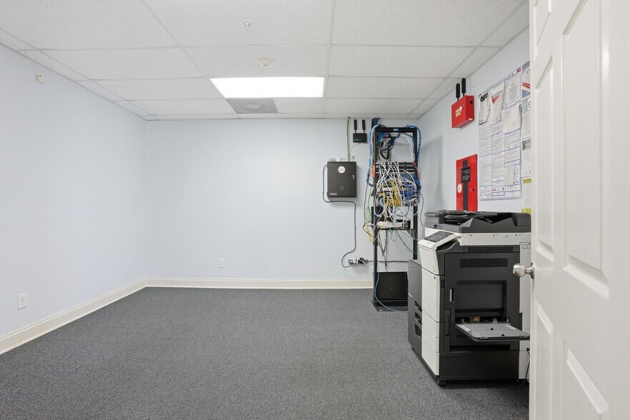More Photos Of 9478 Winding Way Ln, Jonesboro Office For Sale