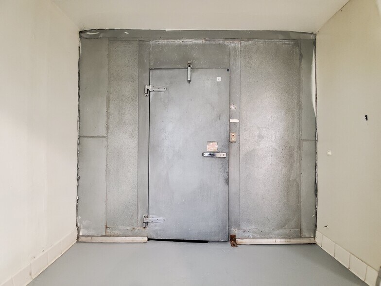 More Photos Of 3414 W Washington Blvd, Los Angeles Storefront Retail Residential For Sale