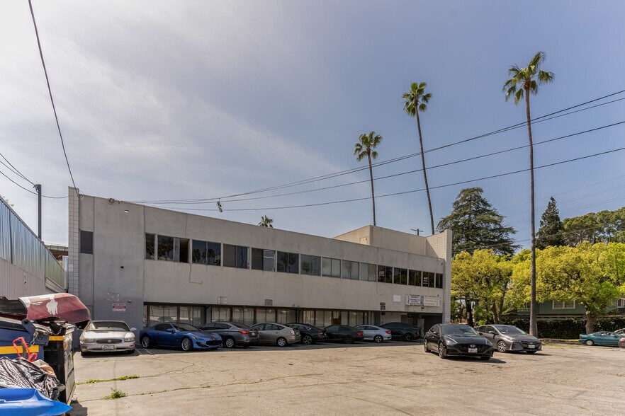 More Photos Of 14551-14555 Hamlin St, Van Nuys Medical For Sale