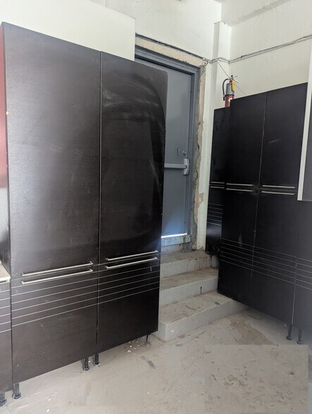 More Photos Of 8805 Santa Monica Blvd, West Hollywood Storefront Retail Office For Lease