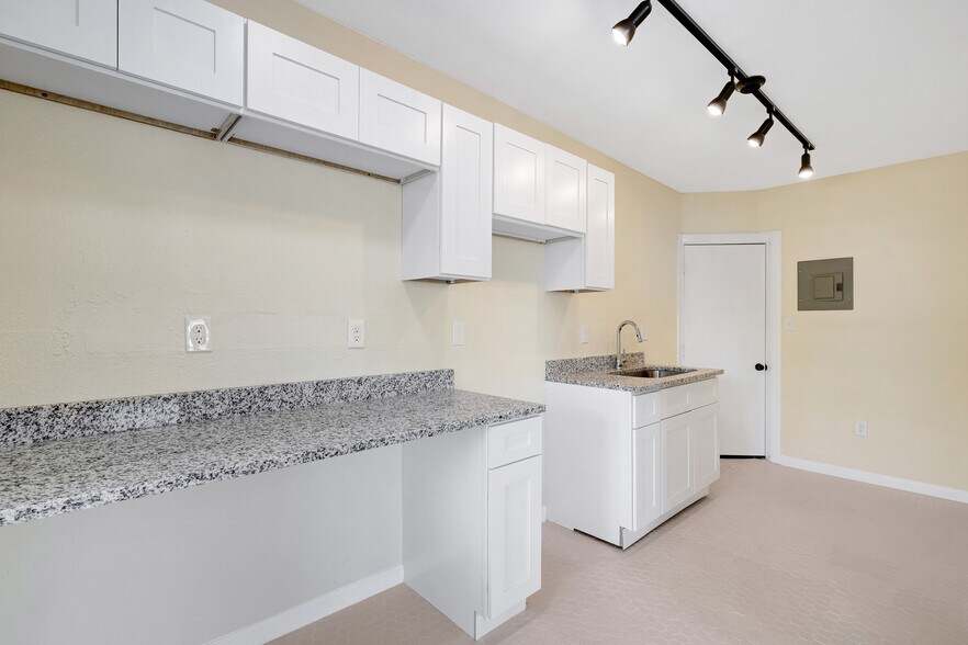 More Photos Of 834 W Russell Pl, San Antonio Apartments For Sale