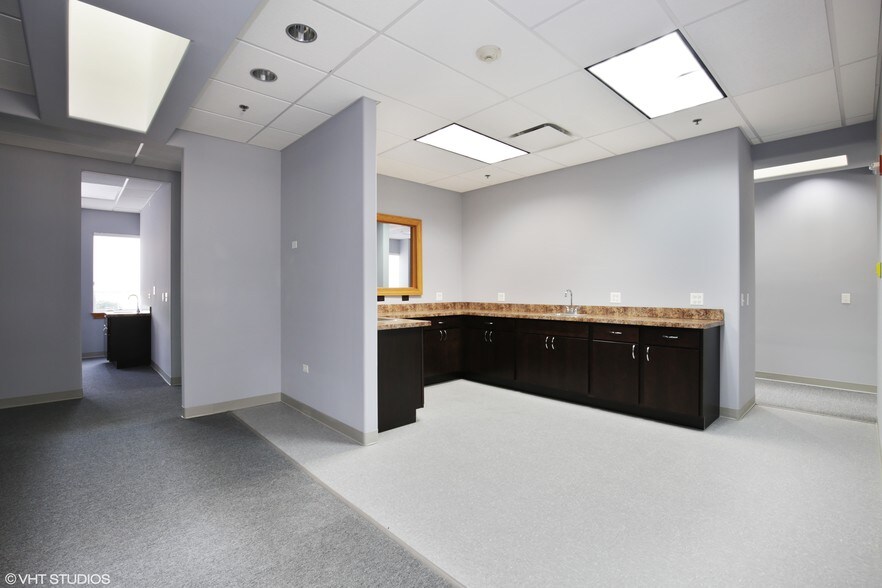 More Photos Of 1446 Merchant Dr, Algonquin Medical For Sale