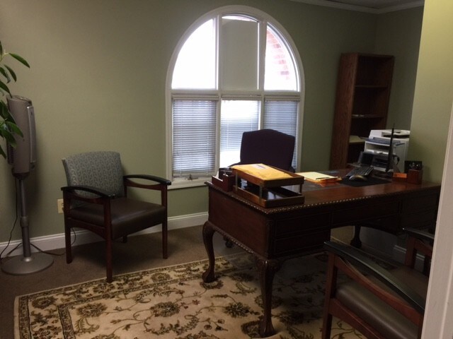 More Photos Of 7002 Evergreen Ct, Annandale Office For Lease