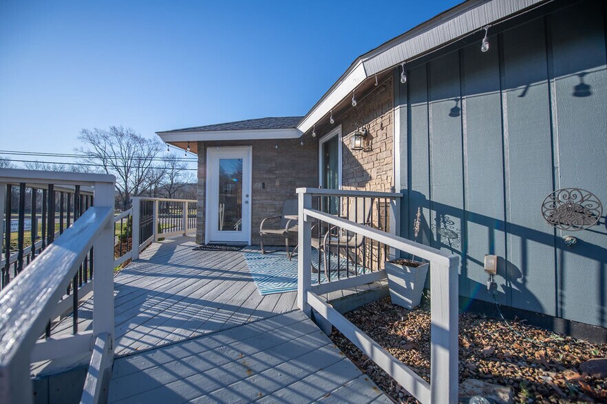 More Photos Of 411 W Canal St, Malvern General Retail For Sale