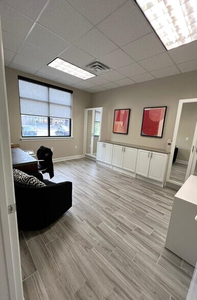 More Photos Of 202 Industrial Blvd, Sugar Land Office For Lease
