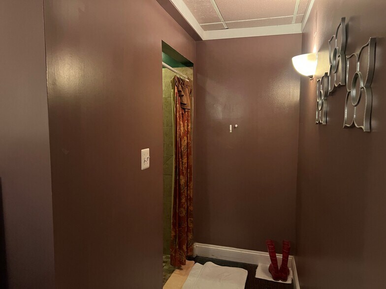 More Photos Of 5625 Allentown Rd, Camp Springs Office For Sale