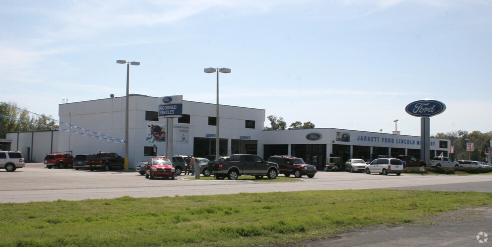 More Photos Of 38300 Dick Jarrett Way, Dade City Auto Dealership For Lease