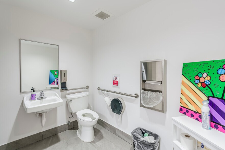 More Photos Of 1014 N Dixie Hwy, Lake Worth Beach Loft Creative Space For Sale