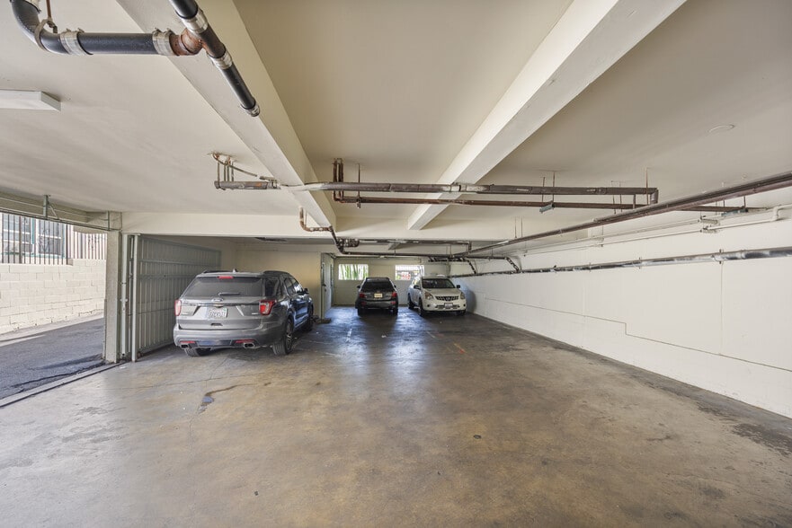 More Photos Of 2763 San Marino St, Los Angeles Apartments For Sale