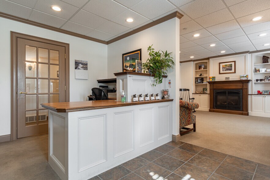 More Photos Of 5 Emma Ln, Clifton Park Office For Lease
