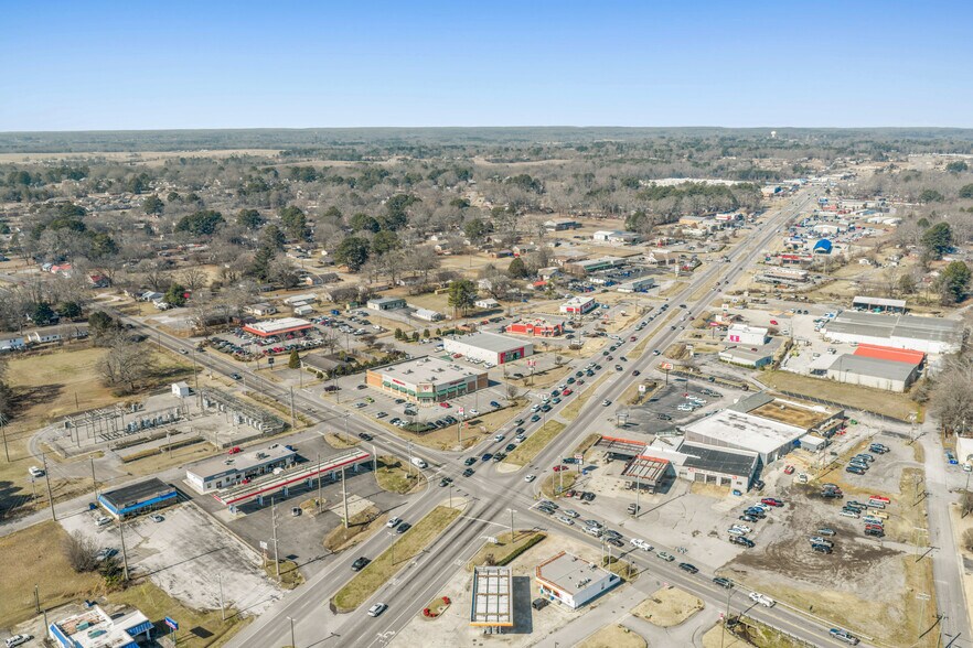 More Photos Of 201 Highway 31 NW, Hartselle Drugstore For Sale