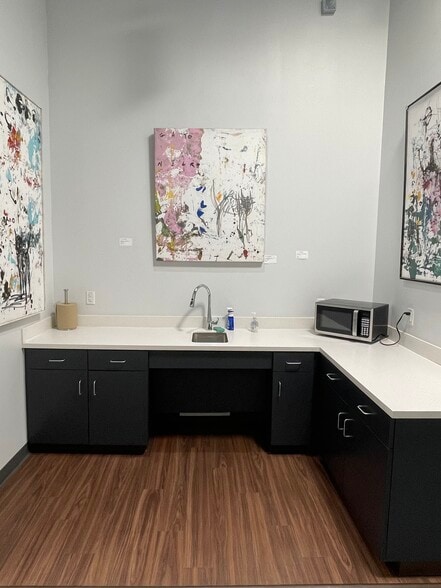 More Photos Of 4229 N FM 620 Hwy, Austin Showroom For Sale