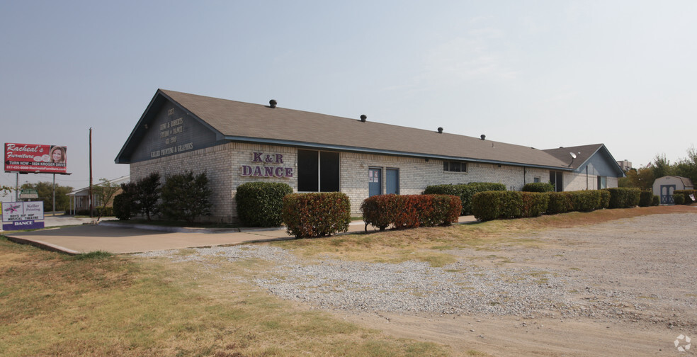 Primary Photo Of 1337 S Main St, Keller Freestanding For Sale