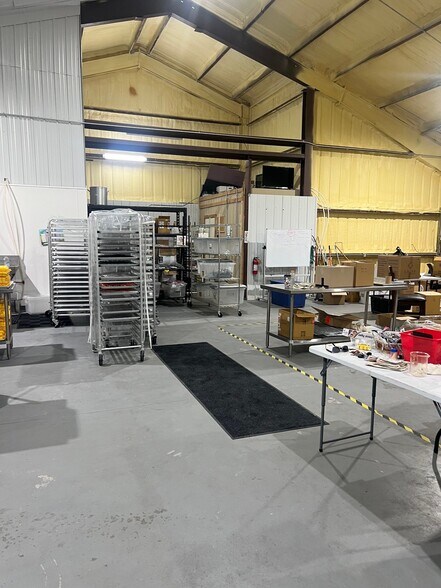 More Photos Of 8511 S Regency Dr, Tulsa Manufacturing For Lease