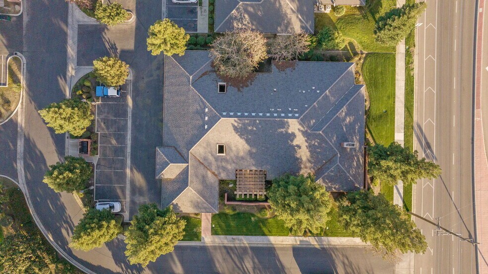 More Photos Of 3740 W Caldwell Ave, Visalia Office For Lease