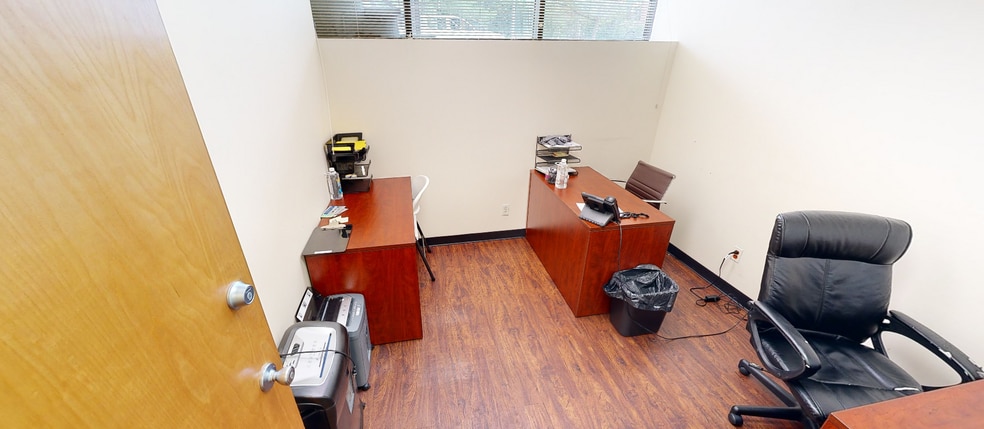 More Photos Of 6110 Queens Blvd, Woodside Freestanding For Lease