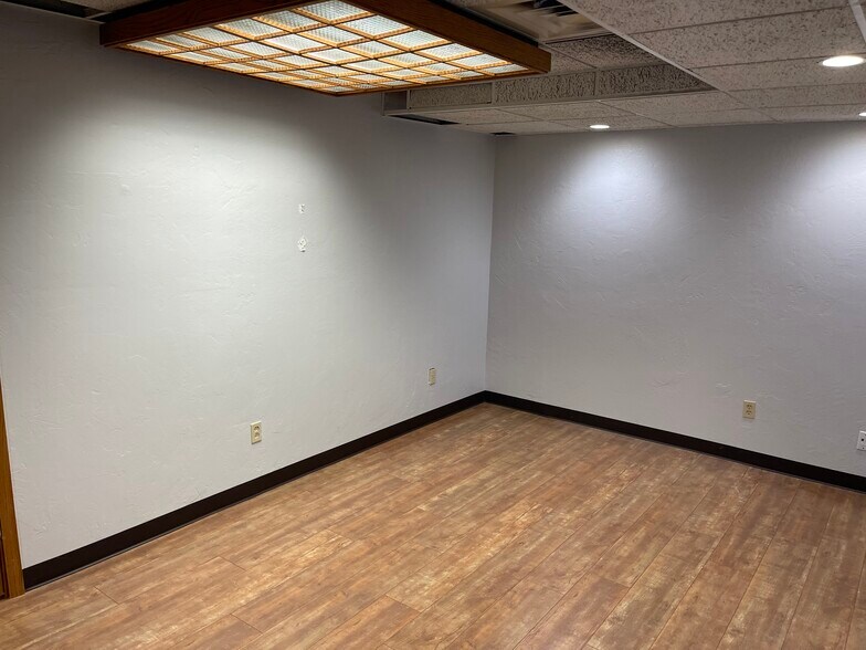 More Photos Of 1033 W College Ave, Appleton Medical For Lease