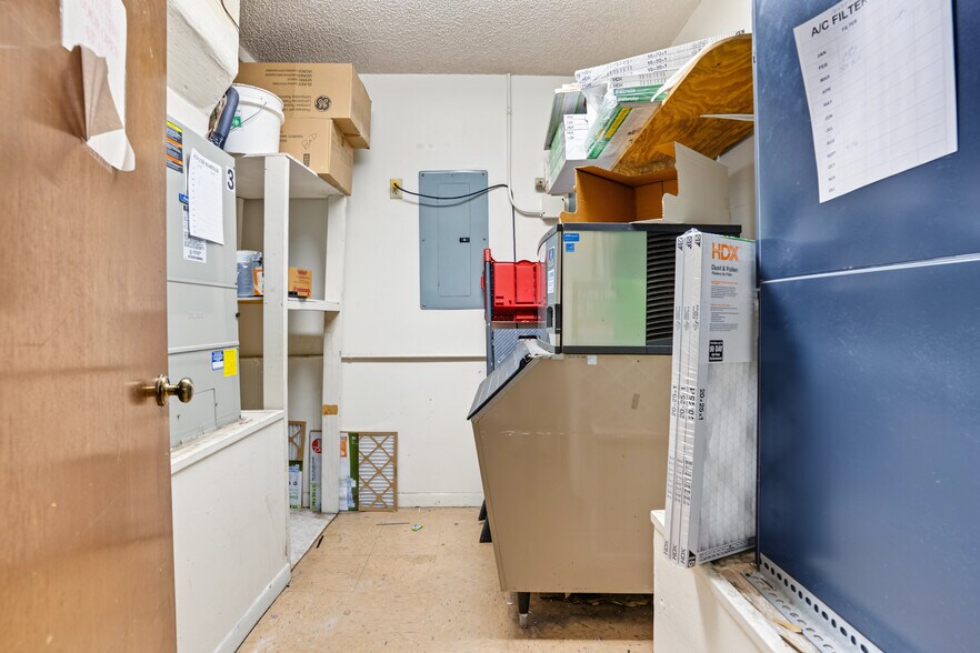 More Photos Of 12625 40th St N, Clearwater Warehouse For Sale