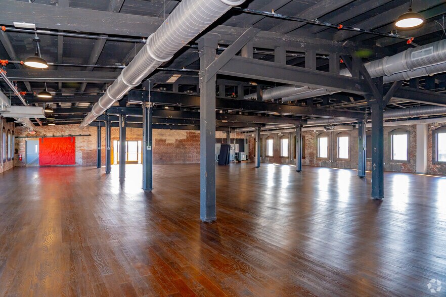 More Photos Of 500 Supor Blvd, Harrison Unknown For Lease