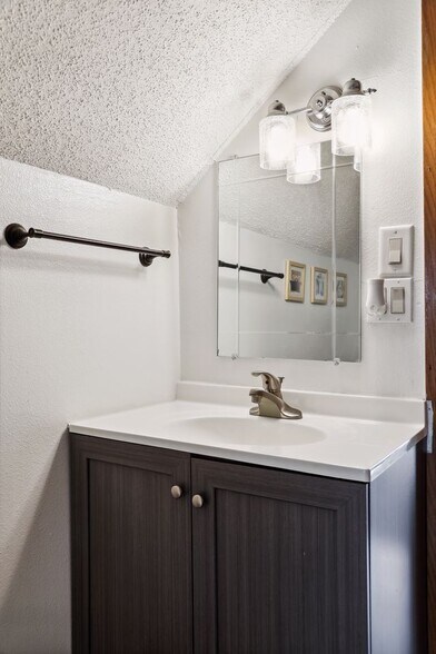 More Photos Of 613 E La Salle Ave, Barron Restaurant For Sale