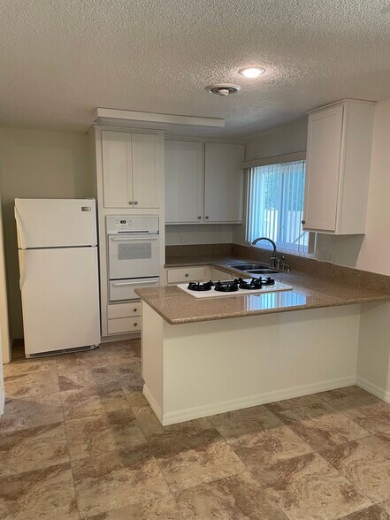 More Photos Of 523 Avenue G, Redondo Beach Apartments For Sale