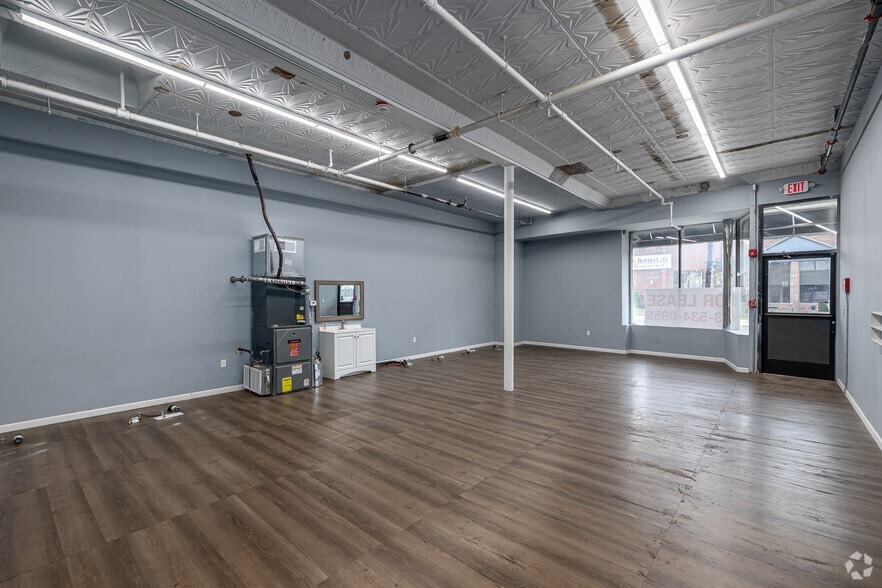 More Photos Of 483 Belmont Ave, Springfield Freestanding For Lease