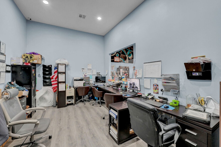 More Photos Of 1433 N Boulder Hwy, Henderson Freestanding For Sale