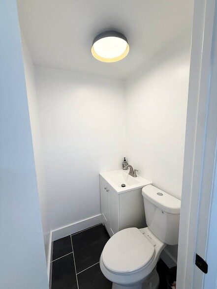 More Photos Of 221-225 N Dixie Hwy, Hallandale Beach Auto Repair For Lease