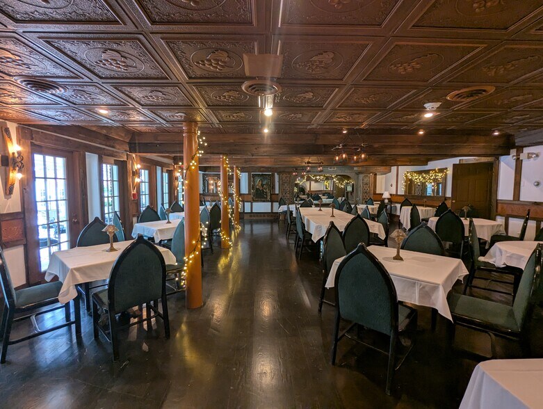 More Photos Of 35 E Garfield Rd, Aurora General Retail For Sale