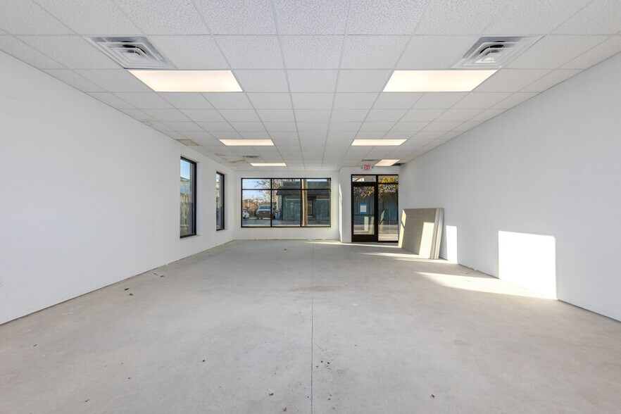 More Photos Of 1010 Cesar E Chavez Ave SW, Grand Rapids General Retail For Lease