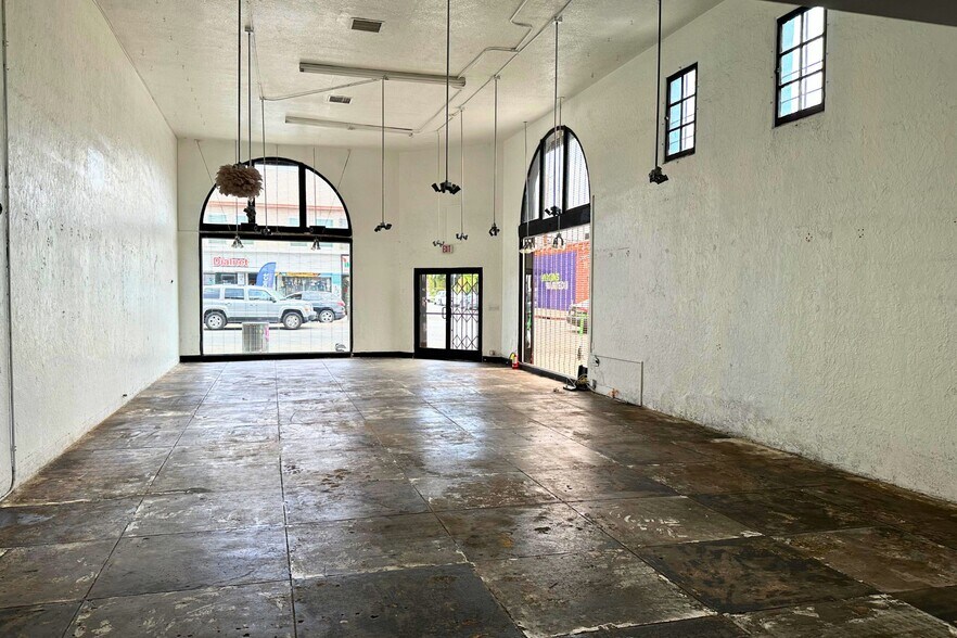 More Photos Of 7552 Melrose Ave, Los Angeles Storefront For Lease