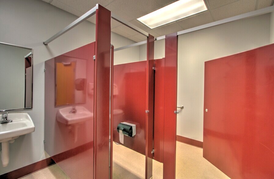More Photos Of 366 N Portland Way, Galion Medical For Lease