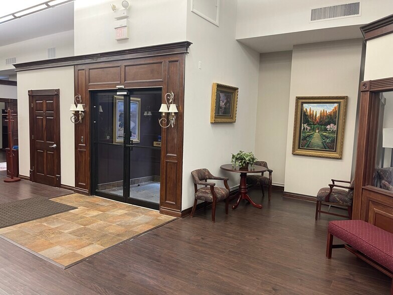 More Photos Of 107 W Michigan Ave, Kalamazoo Office For Lease