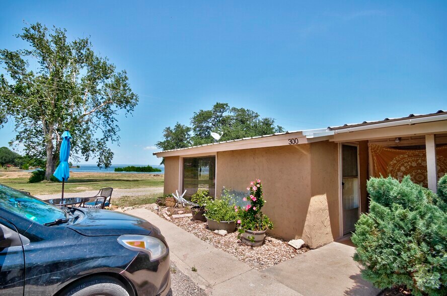 More Photos Of 930 Ranch Road 261, Buchanan Dam Apartments For Sale