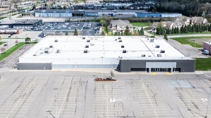 More Photos Of 35700 Van Dyke Ave, Sterling Heights Freestanding For Lease