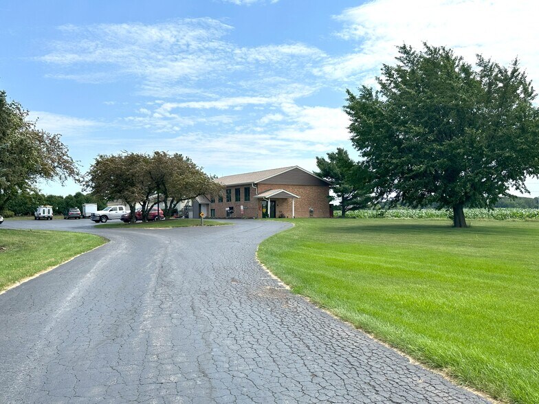 More Photos Of 1947 N Lyford Rd, Rockford Self Storage For Lease