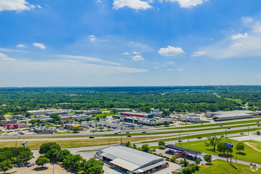 More Photos Of 605 Northwest Pky, Azle Unknown For Lease