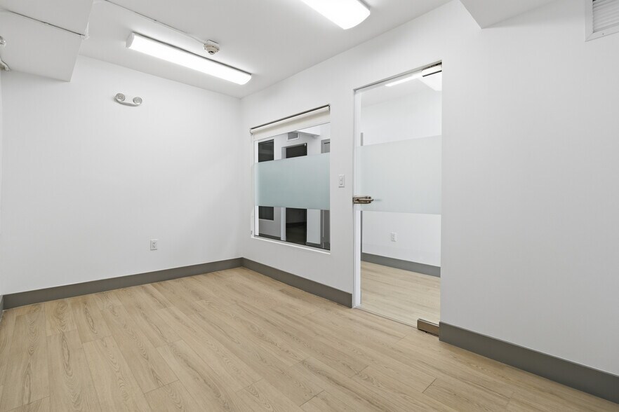 More Photos Of 470 NW 22nd Ave, Miami Office For Sale
