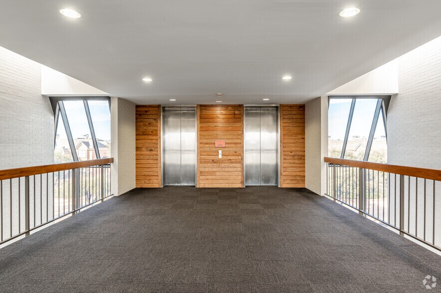 More Photos Of 13747 Montfort Dr, Dallas Loft Creative Space For Lease