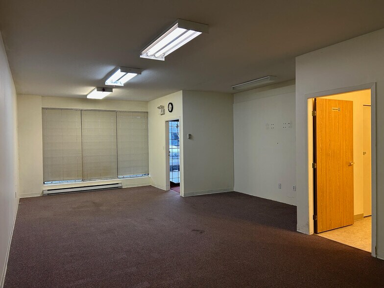 More Photos Of 8988 Fraserton Ct, Burnaby Warehouse For Sale