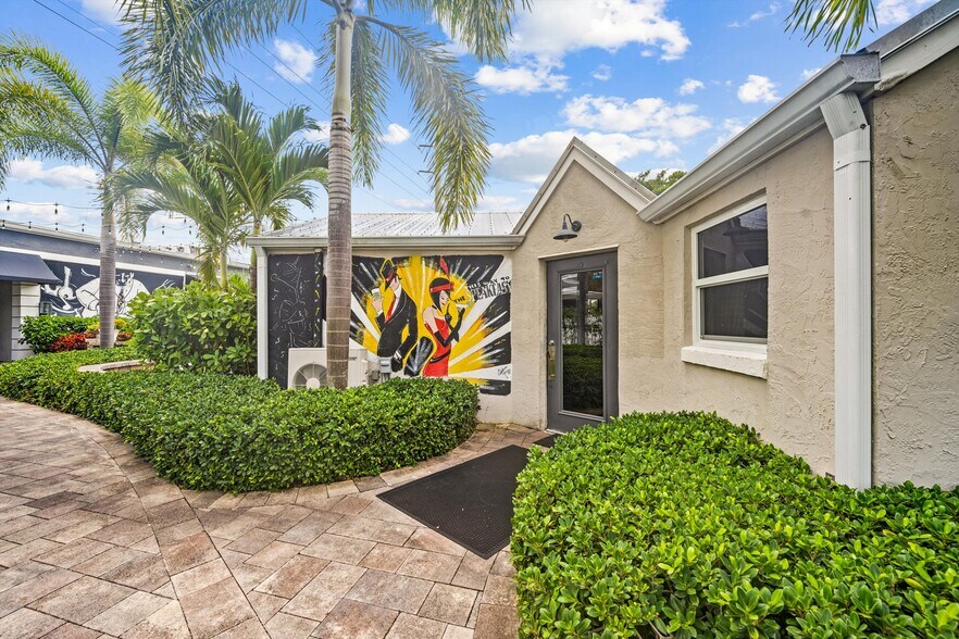 More Photos Of 514 NW Dixie Hwy, Stuart General Retail For Sale