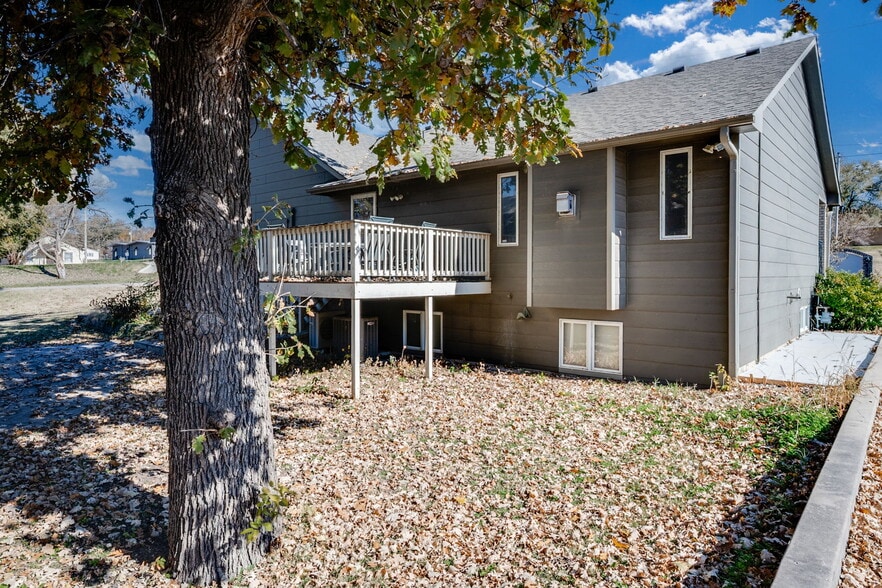 More Photos Of 121 S Water St, Derby Office For Sale