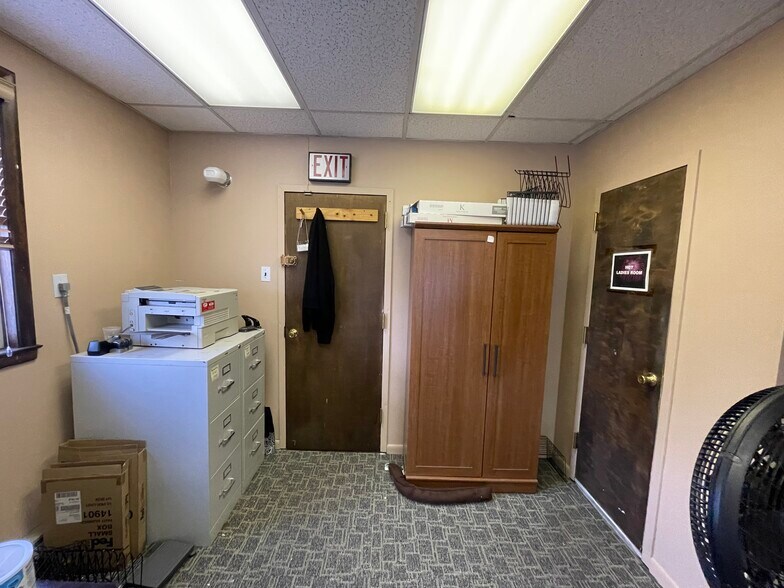 More Photos Of 2504 Grand Ave, Baldwin Office For Lease