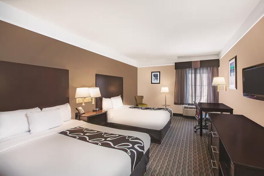 More Photos Of 5820 Walden Rd, Beaumont Hotel For Sale